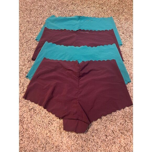 New Victoria’s Secret Set of 4 pairs of scalloped edge - Picture 1 of 3